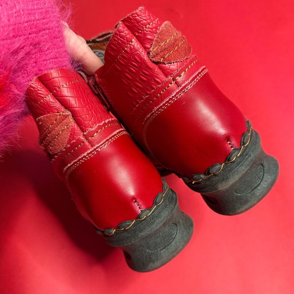 Unique Red Leather Ankle Boots – Low Heel, Lace-Up, Side Zipper, Size 39 (US 8) - Picture 6 of 12